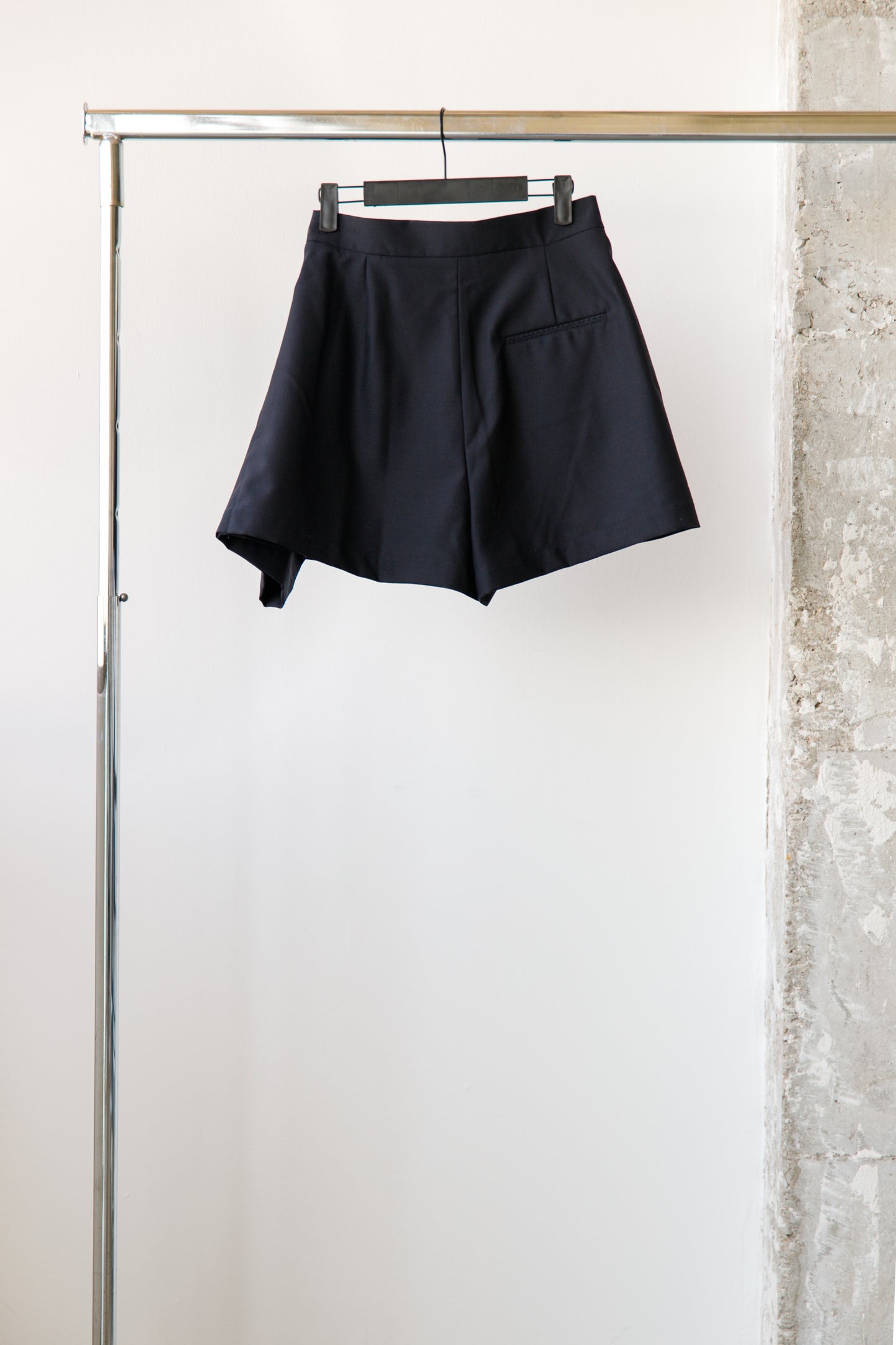 BERMUDA PLIEGUE DELANTERO