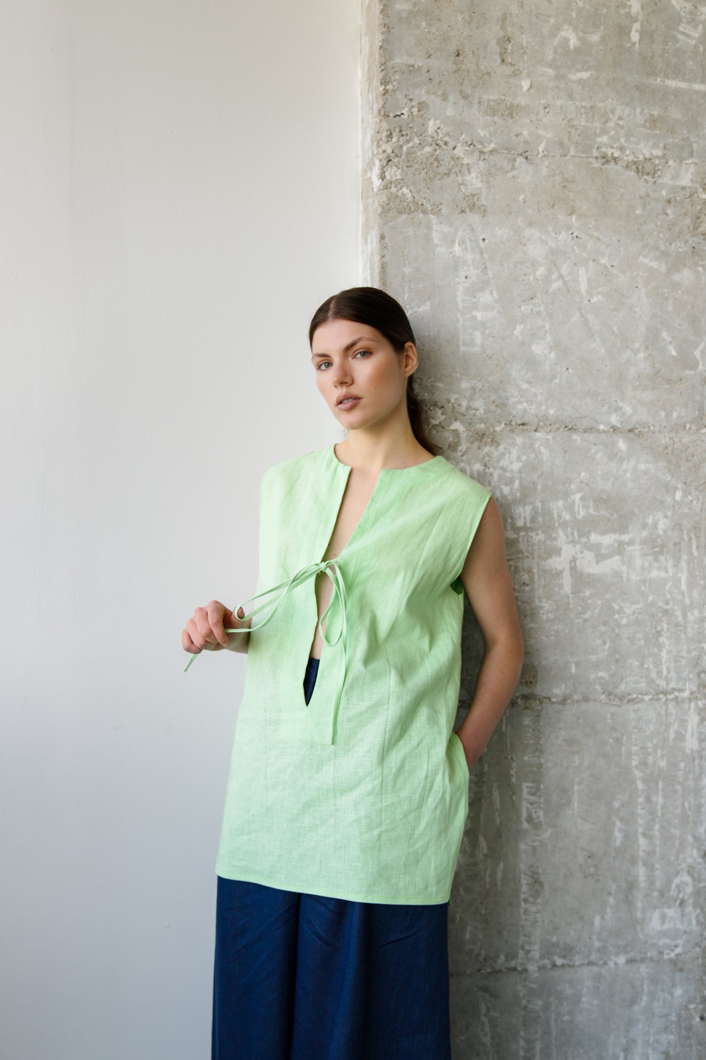 BLUSA LINO ESCOTE V